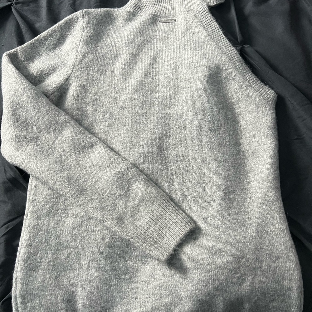 Size: S Michael kors sweater never used New without tags